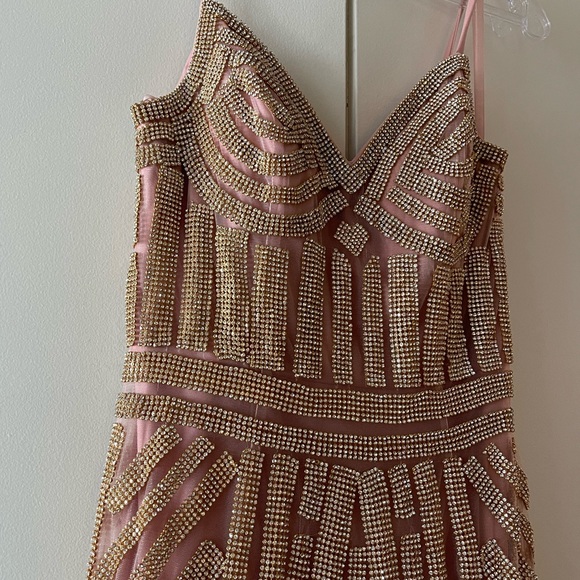 Beautiful gown! - Picture 2 of 6